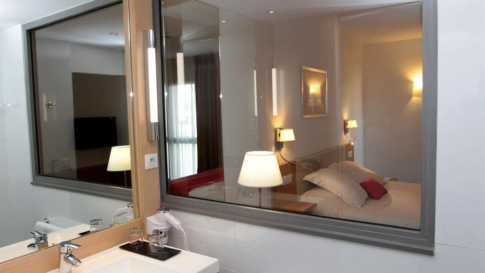 Best Western Premier Hotel Du Vieux-Port La Ciotat 4*,