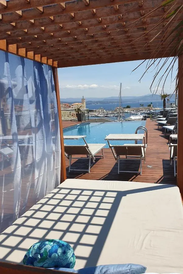 Best Western Premier Hotel Du Vieux-Port La Ciotat 4*,